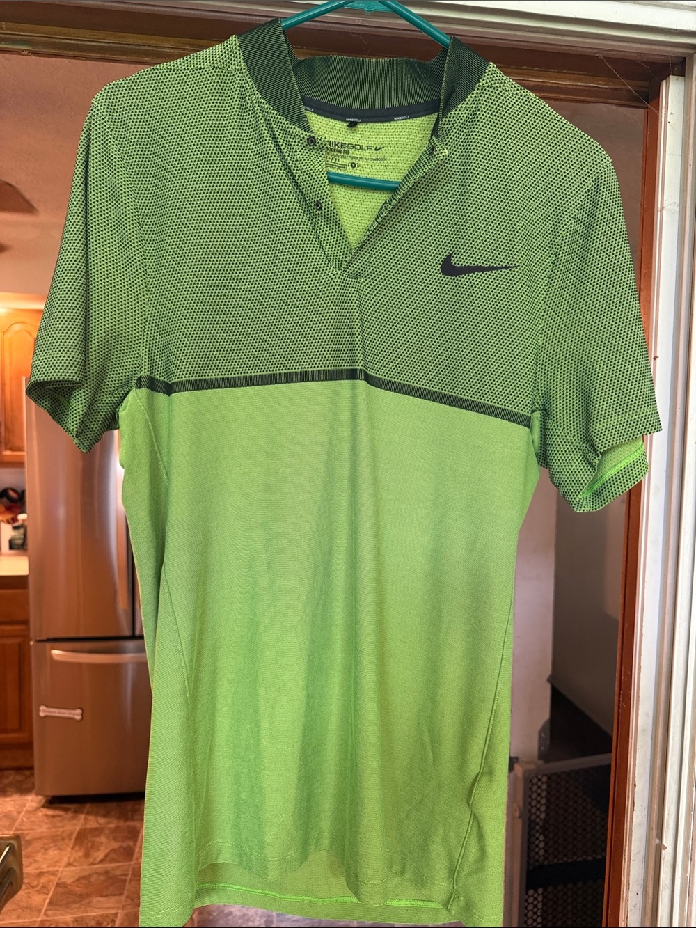 Nike Men’s Lime Green Short-Sleeve Golf Polo with Dark Green Accents